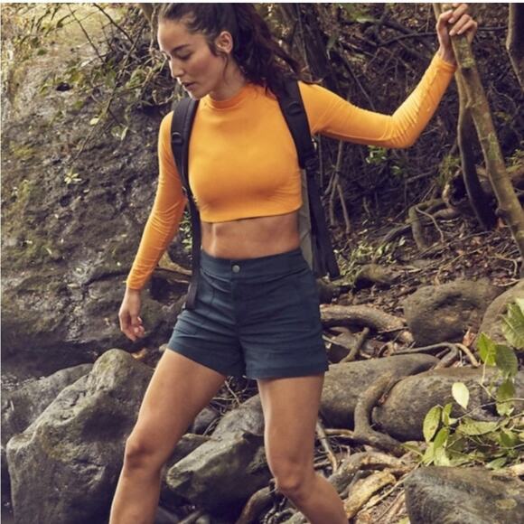 Athleta Trekkie Active Shorts in Black, Size 12 - Picture 1 of 6